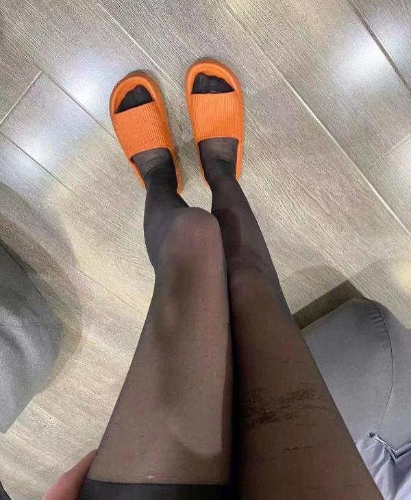 黑丝大长腿少妇