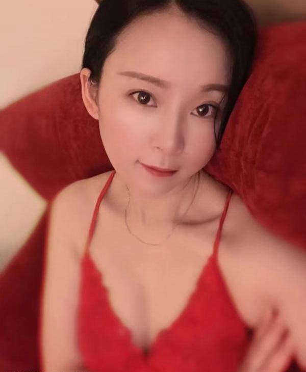 性感蕾丝少妇