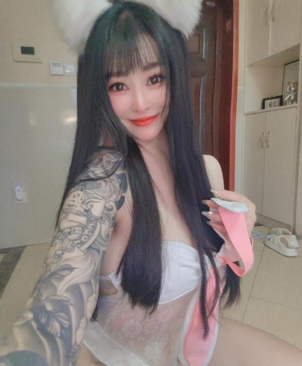 花臂巨乳吉祥