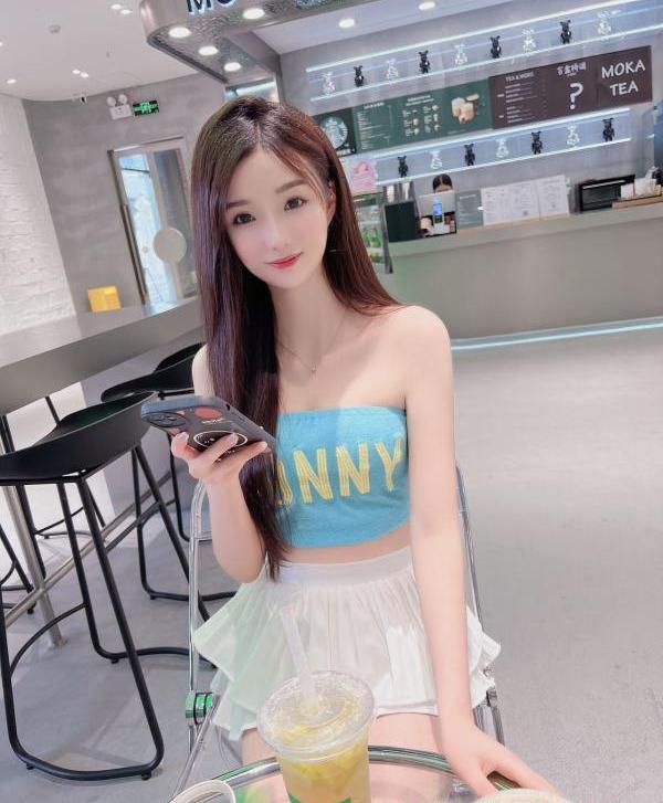 大胸细腿气质少妇