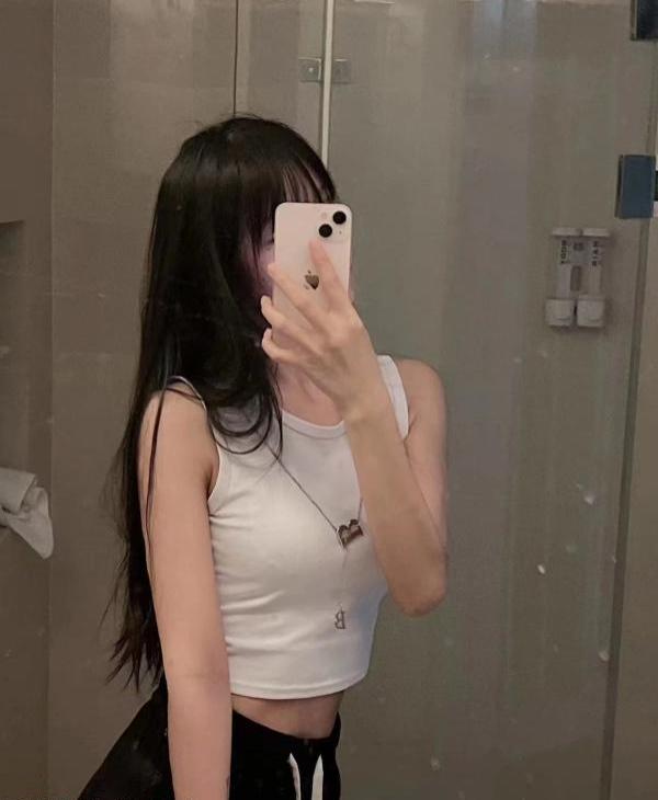俏皮可爱丽丽妹子