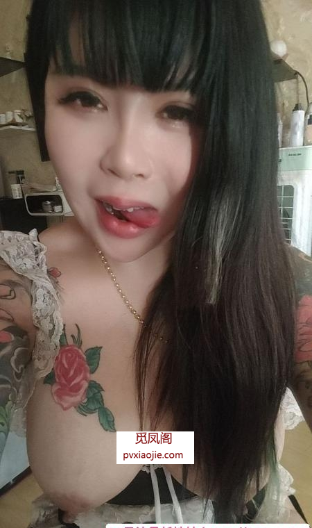 纹身骚母狗