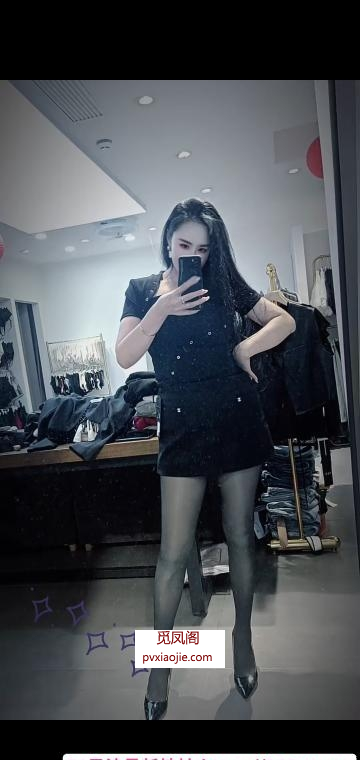 大长腿黑丝少妇