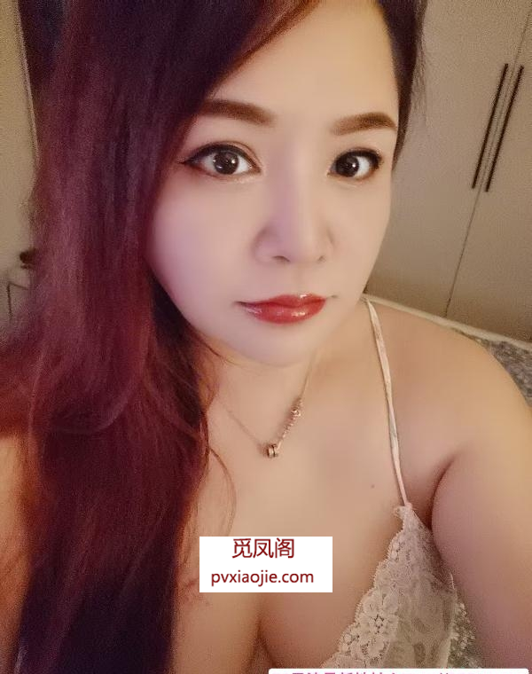 玄武门地铁站大胸熟女