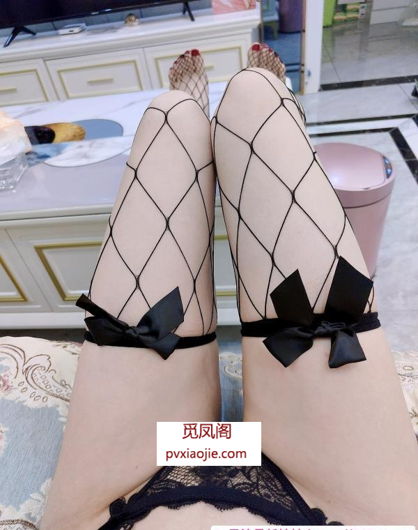 中项长腿小姐姐