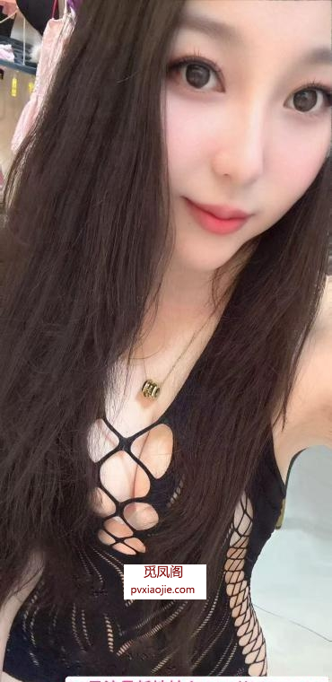 丰满圆臀骚货