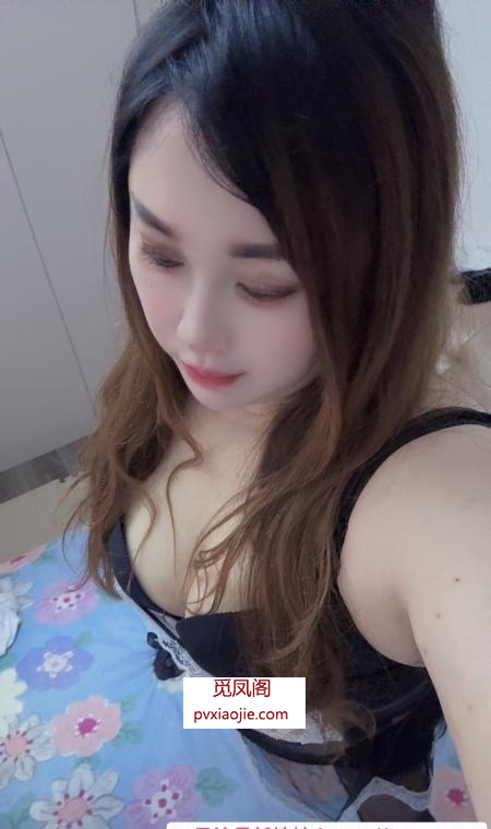 丝袜制服熟女