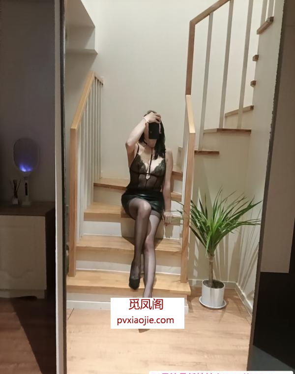 粉嫩小骚妇