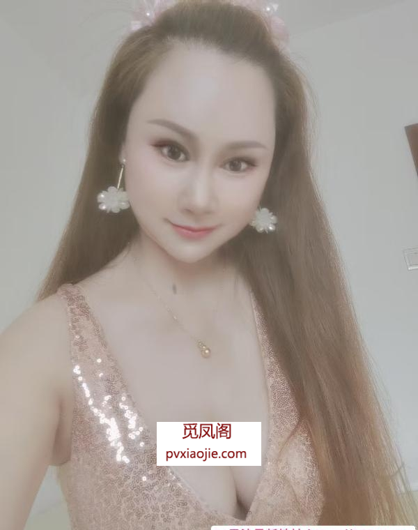 骚气E奶小姐姐