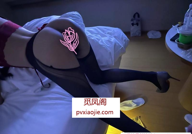 长腿翘臀小骚妇