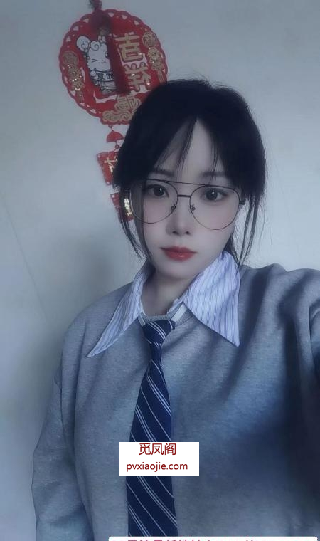 眼镜妹萌萌