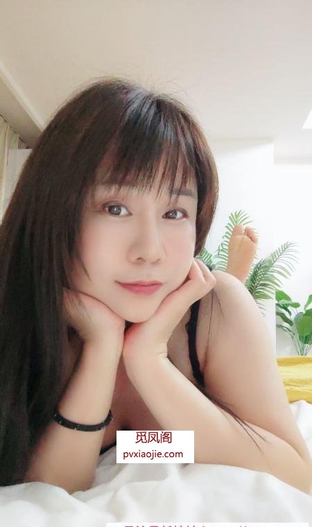 白云舌吻少妇