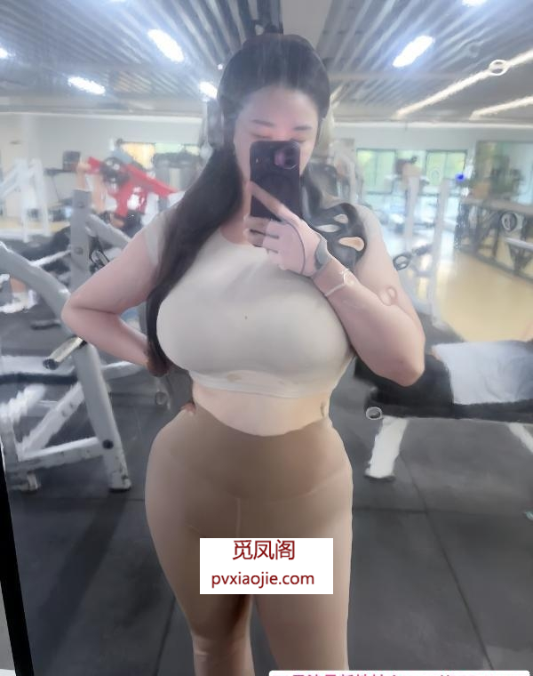 栖霞欧美风小姐姐