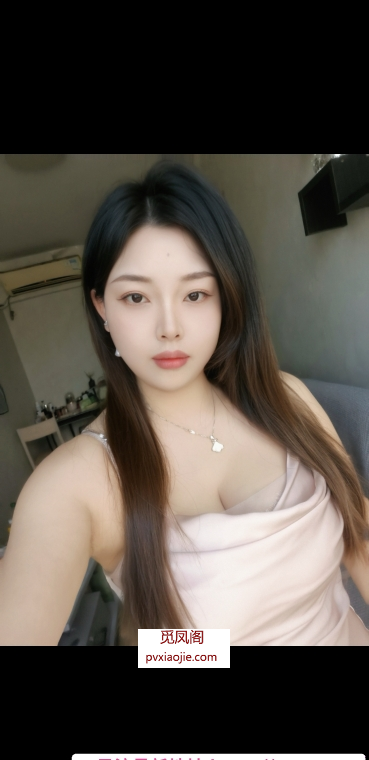大胸小美女