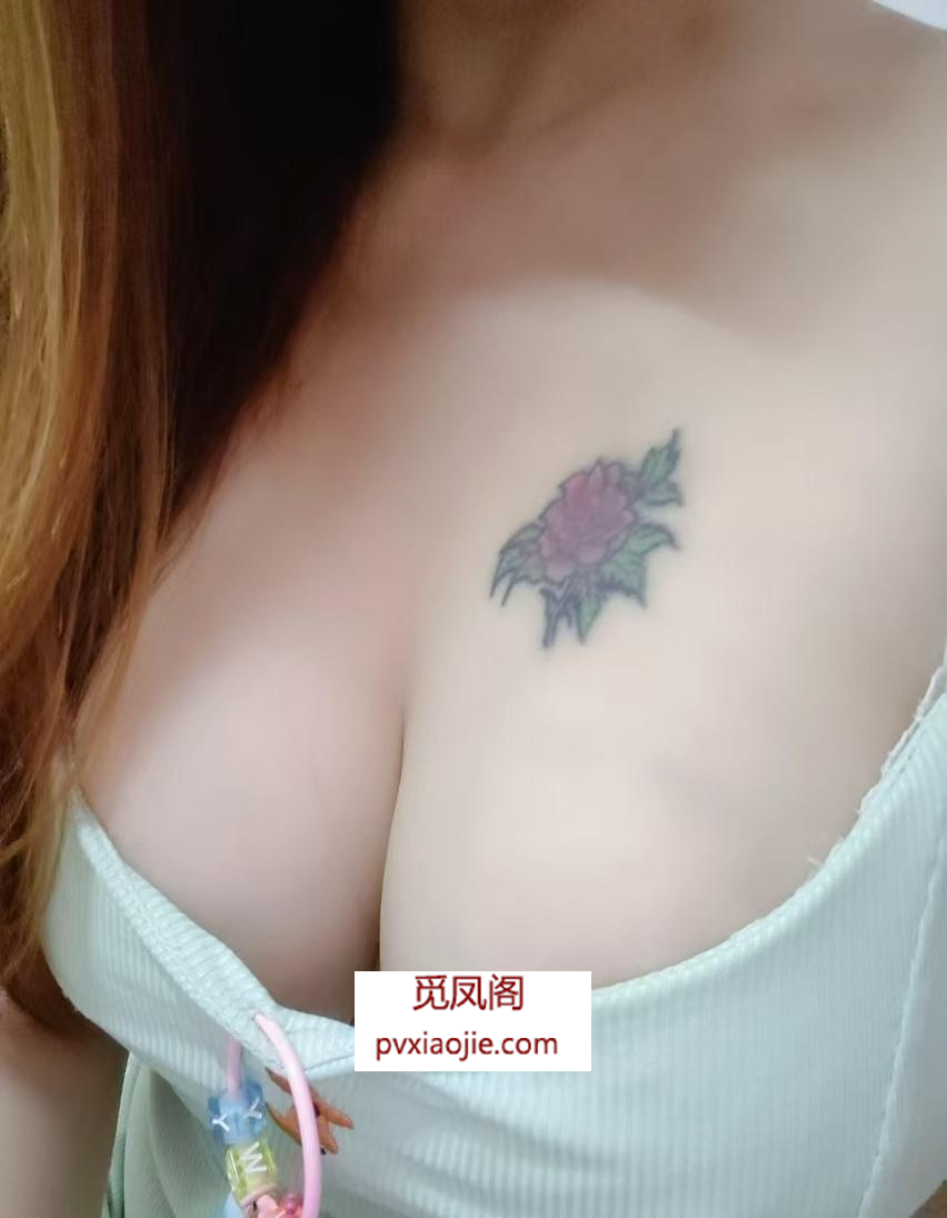 布吉挺拔美乳风骚少妇