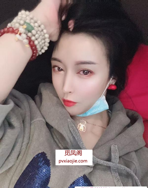 骚女长腿模特儿