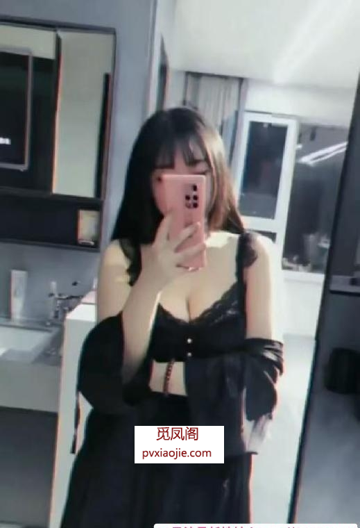 大胸萝莉妹