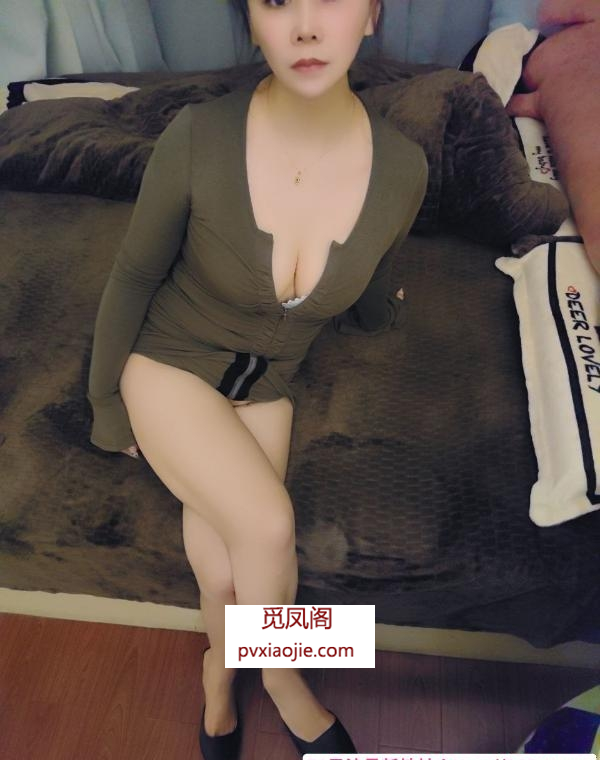 丰满白皙少妇