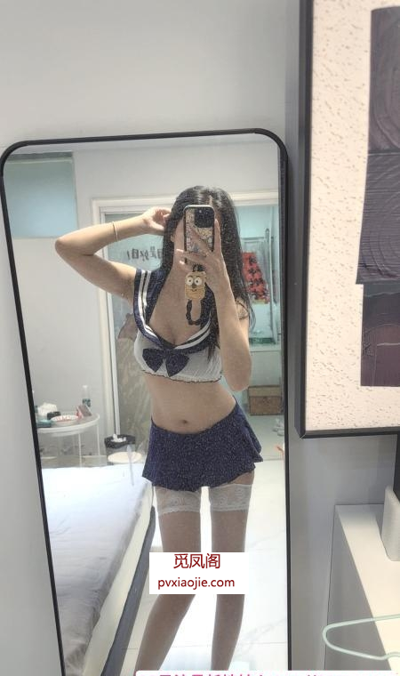 粉嫩蜜桃妹