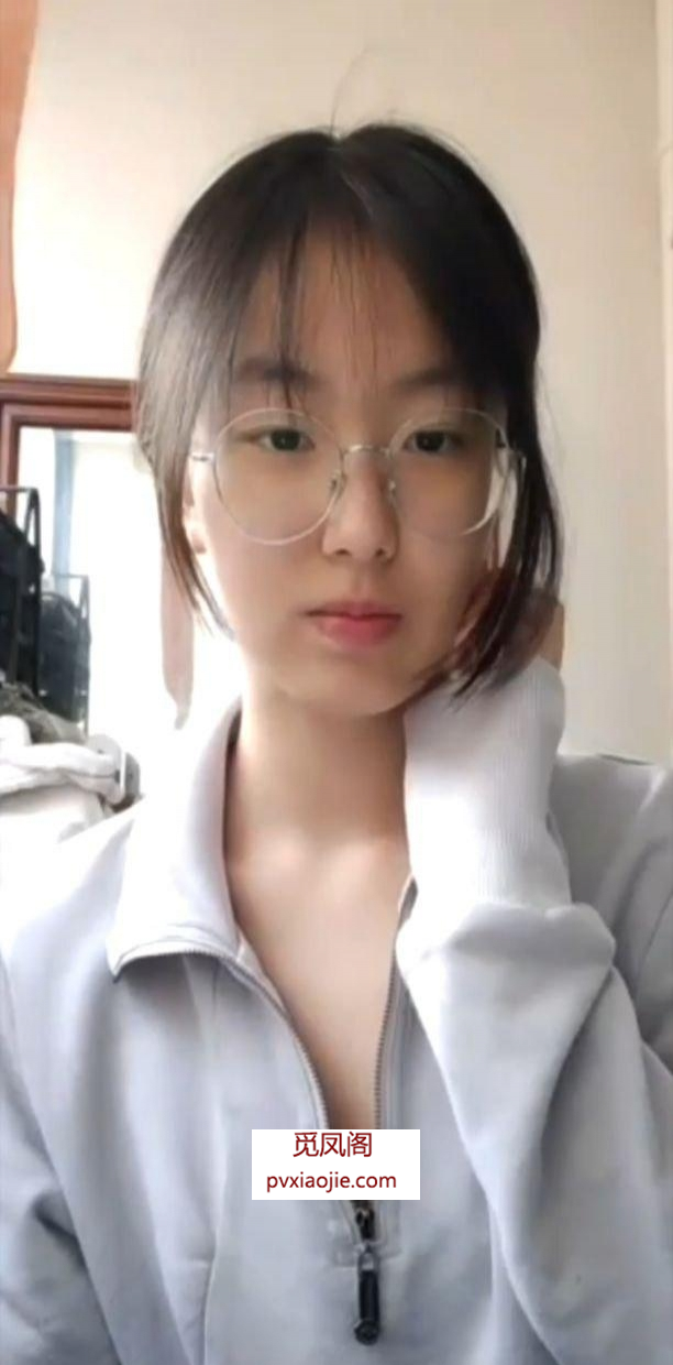 清纯美乳舞蹈老师