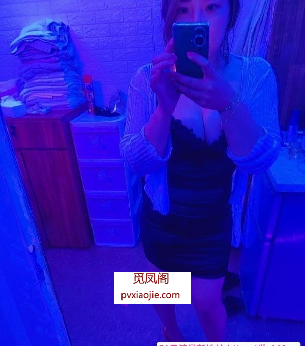 大奶骚妹妞妞
