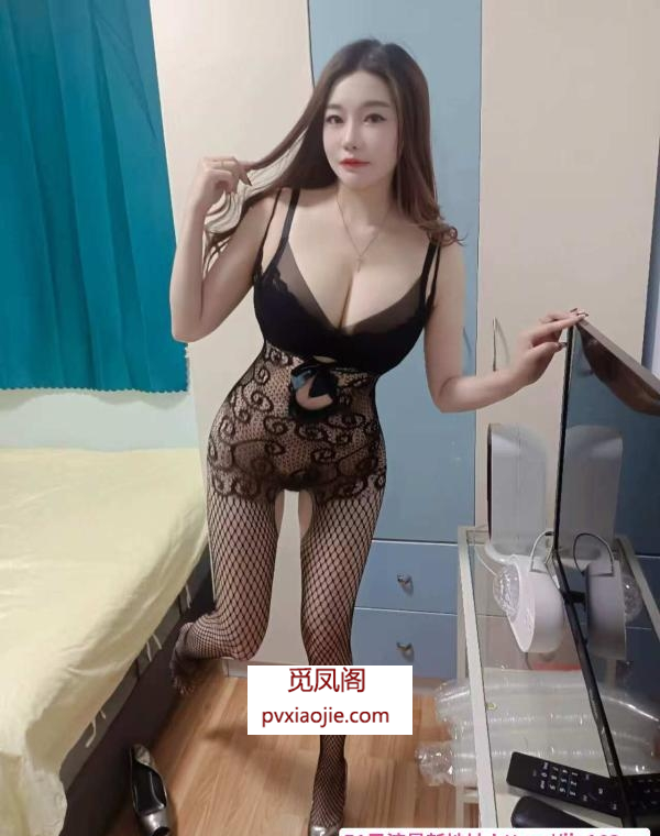 热辣丰满浴女
