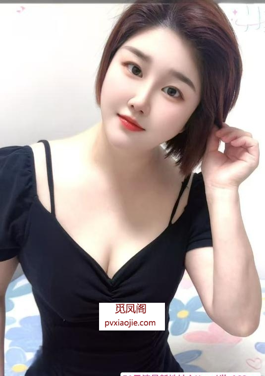 东门短发性感少妇