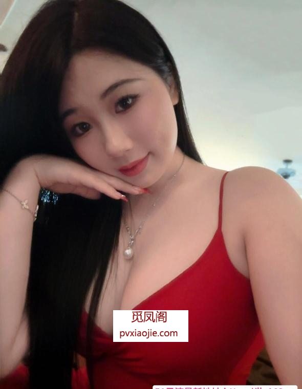 大胸蕾丝少妇