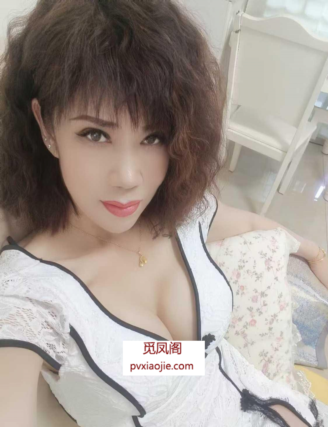 御姐笑笑