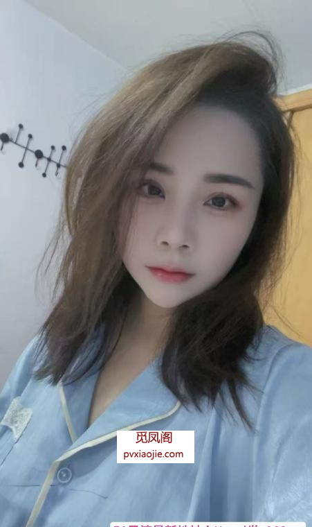 过年不打烊制服少妇