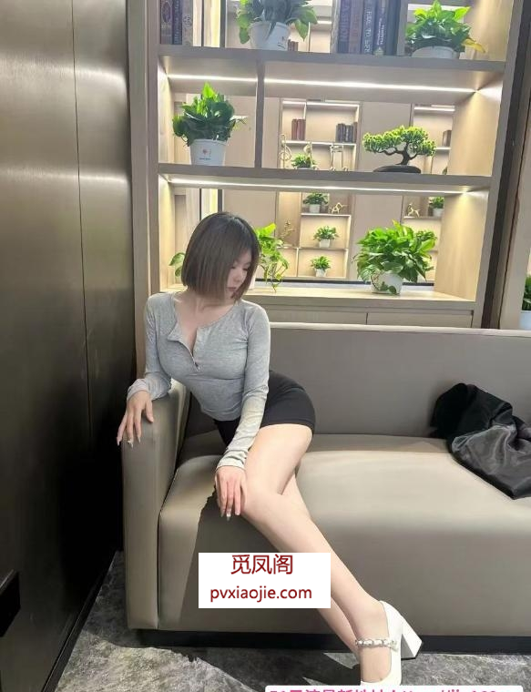 小巧大胸风骚肥臀