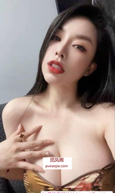大胸肥臀模特卡丽