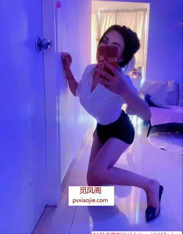肤白长腿依依