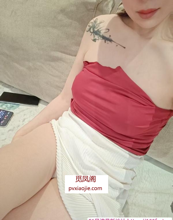 深喉纹身骚货