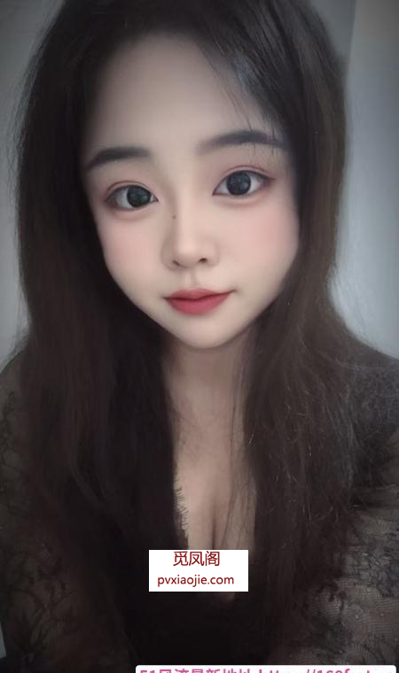 天桥大胸妹