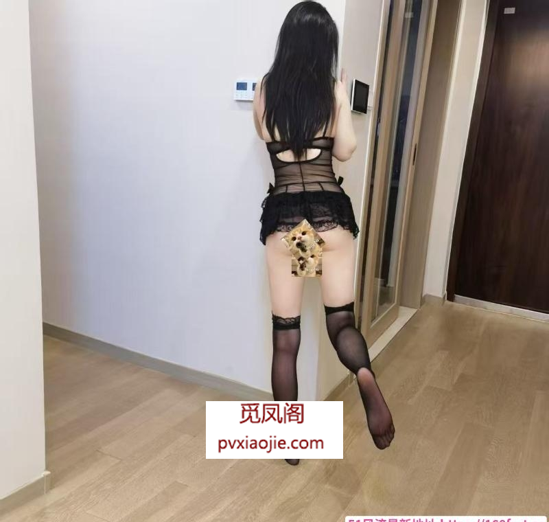 冷白皮大胸长腿美女