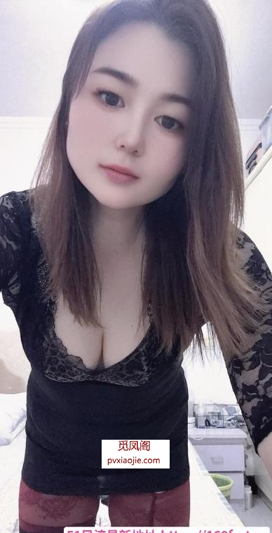 金水舌吻性感小少妇