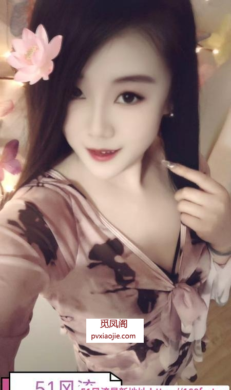 可撕的碎花裙御姐