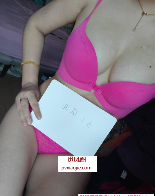 重庆身材高挑大胸美女