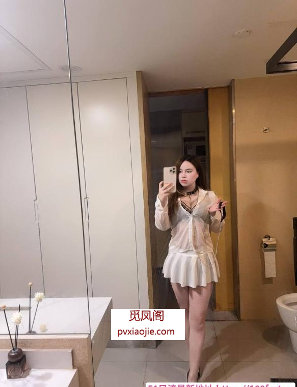 天河性感大胸嫩妹