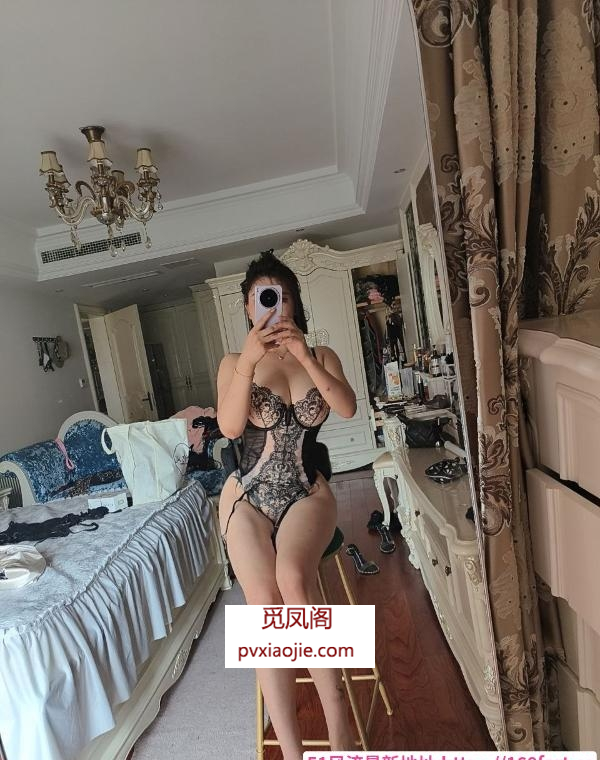 丰乳肥臀的骚妇