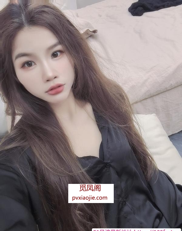 笑容甜美大长腿