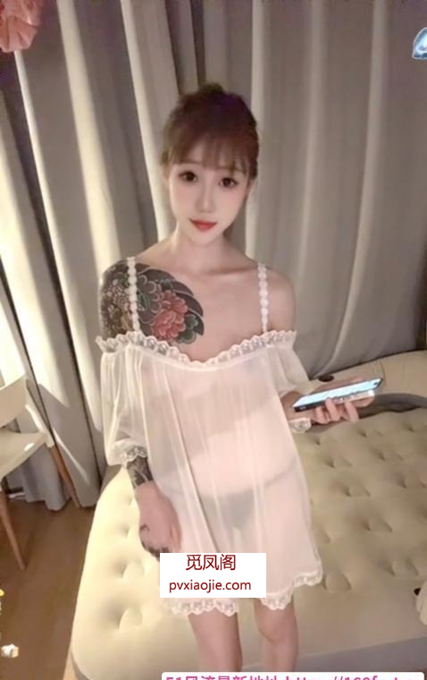 成都美乳纹身妹小井