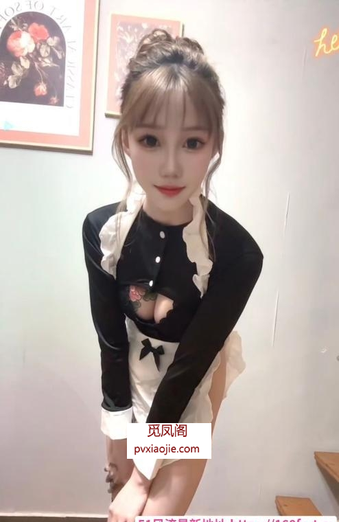 成都美乳纹身妹小井
