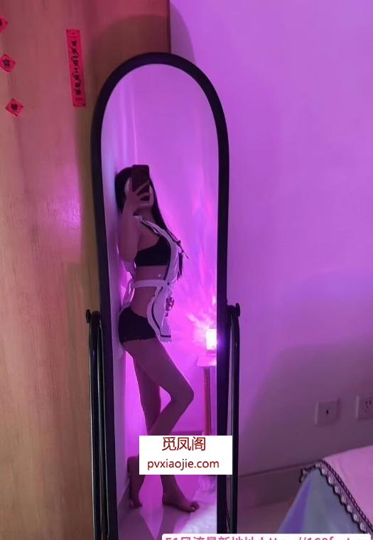 高挑可爱妹子小洋