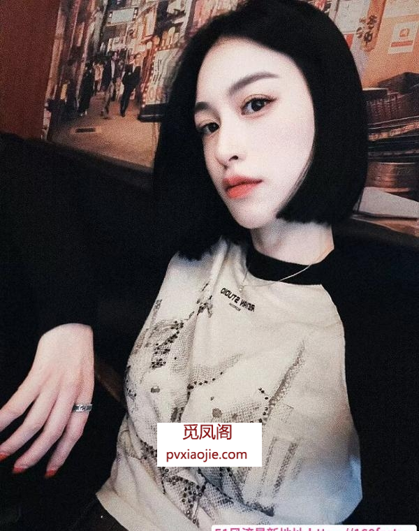 短发气质御姐