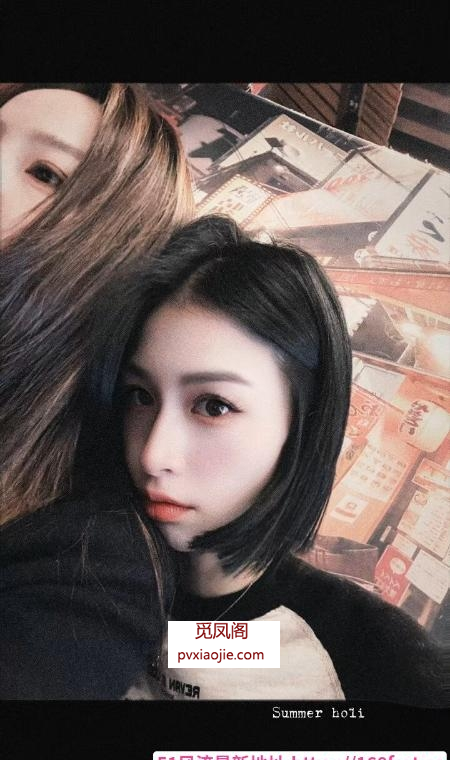 短发气质御姐