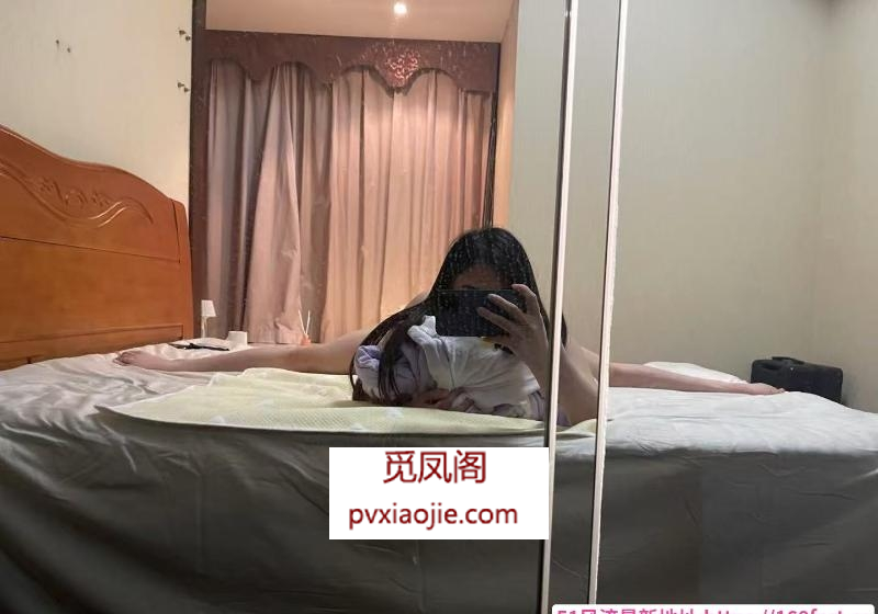 潮喷一字马少妇