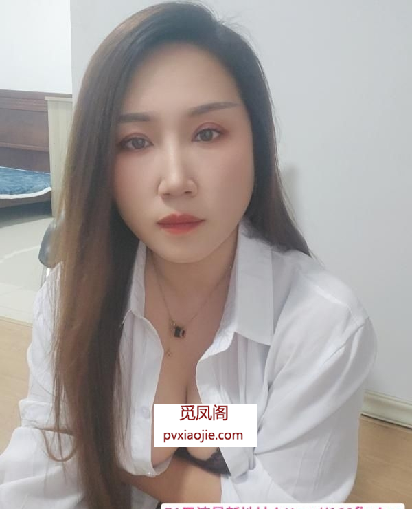 梅花园长发少妇