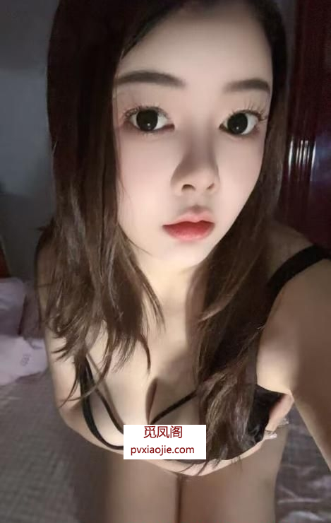 粉嫩美乳小骚妇